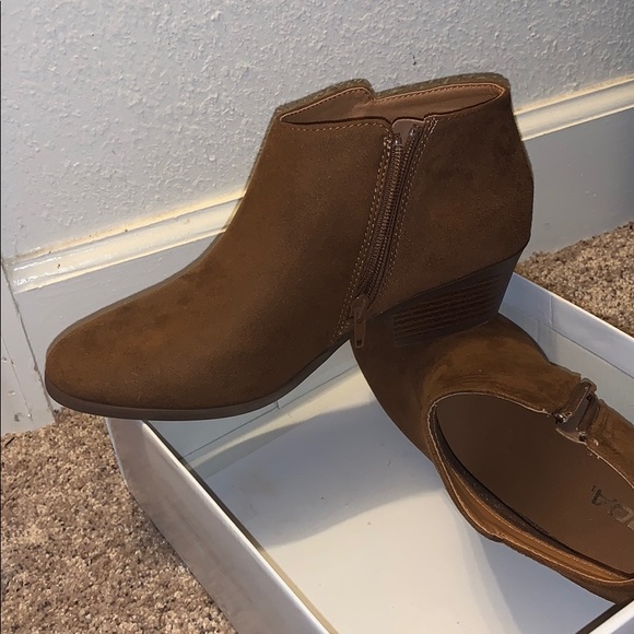 Boots - Picture 2 of 3